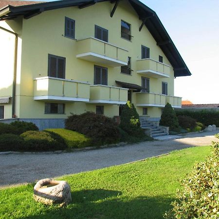 Albergo Residence Isotta Veruno Eksteriør bilde
