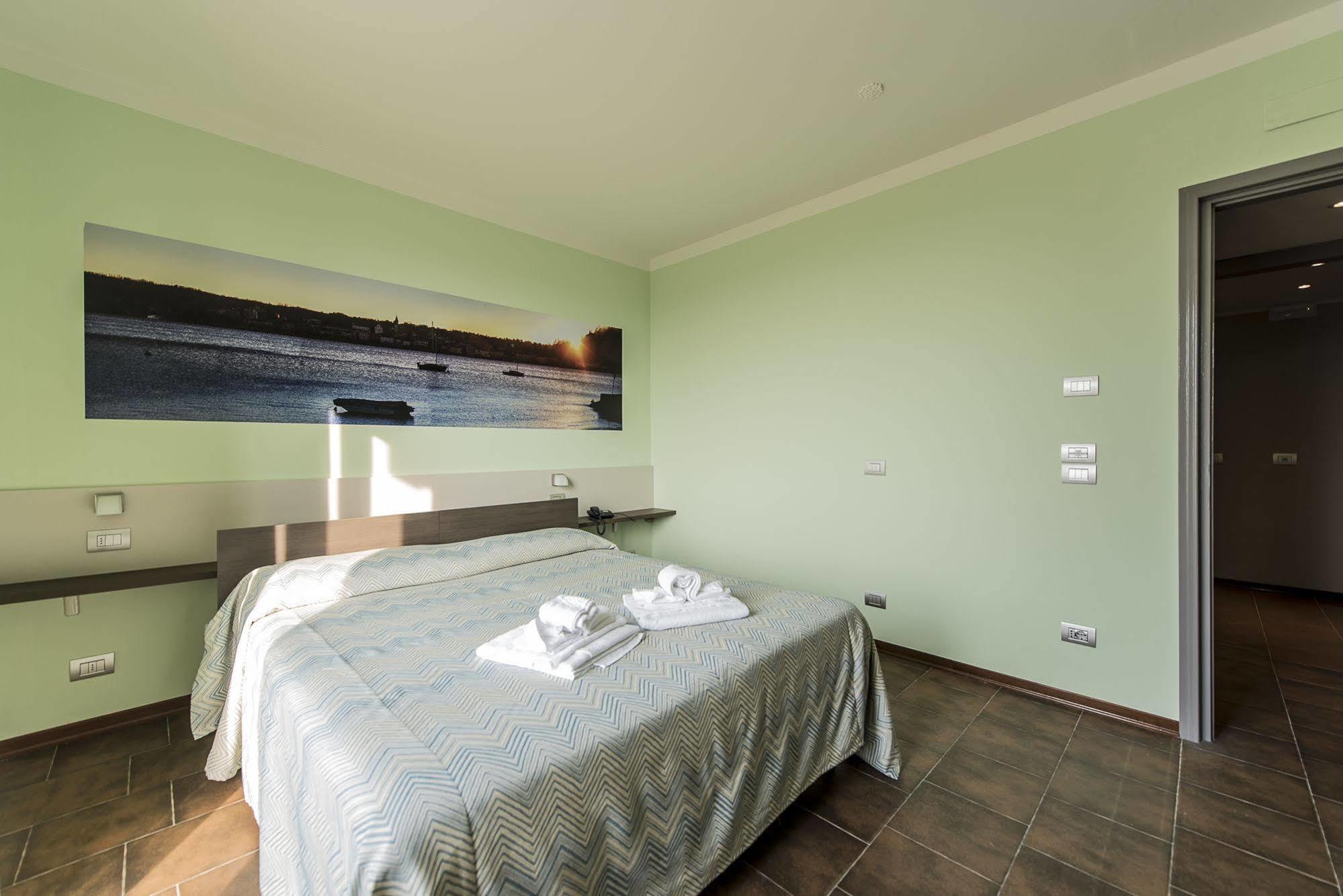 Albergo Residence Isotta Veruno Eksteriør bilde